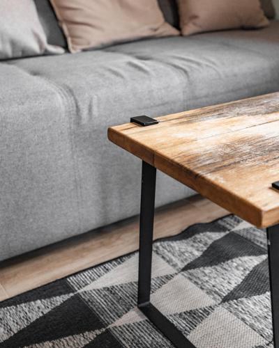 a coffee table in front of a couch at Šumski kutak in Rudnik Kačerski