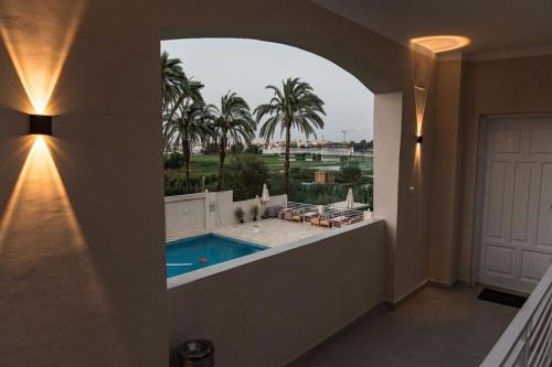 Kolam renang di atau dekat dengan Royal Nile Suites - Nile View 1