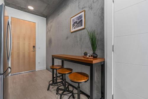 Gambar di galeri bagi Best Amenities Pool Htub Gym Pking Downtown Views di Salt Lake City