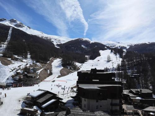 Studio 4 pers. accès direct pistes, centre et balcon sud - FR-1-322-555