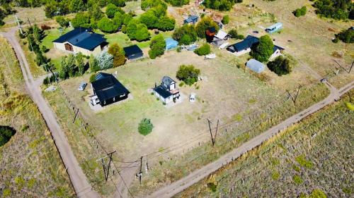 an aerial view of a house with a yard at Complejo KUPAL in Lolog
