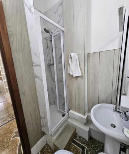 Ένα μπάνιο στο APPARTAMENTO MARASSI