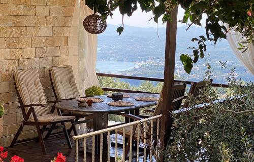 Lorantina Luxury Sea View House with Starlink WiFi near Barbati & Ipsos