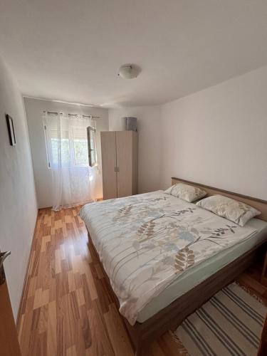 Posteľ alebo postele v izbe v ubytovaní Apartmani Knežević