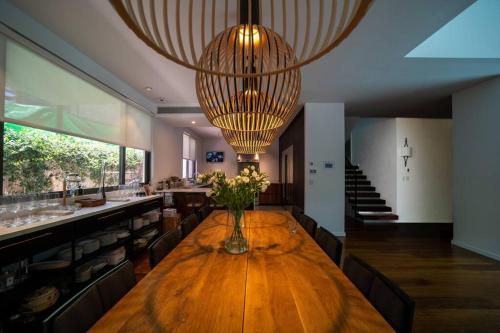 Φωτογραφία από το άλμπουμ του Private vacation villa σε Ramat Hash Sharon
