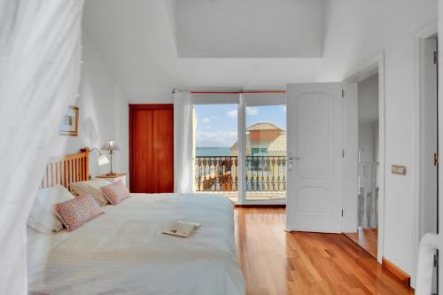 Amazing villa by the beach with private pool