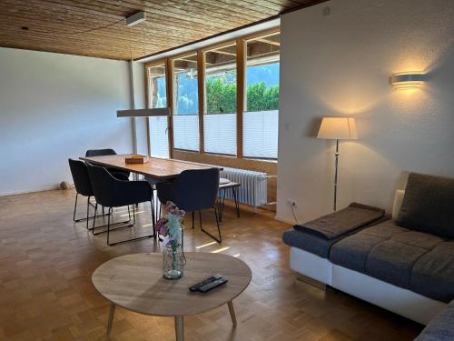 Ruang duduk di Haus Oberwössen Apartment Masererpass mit Sauna