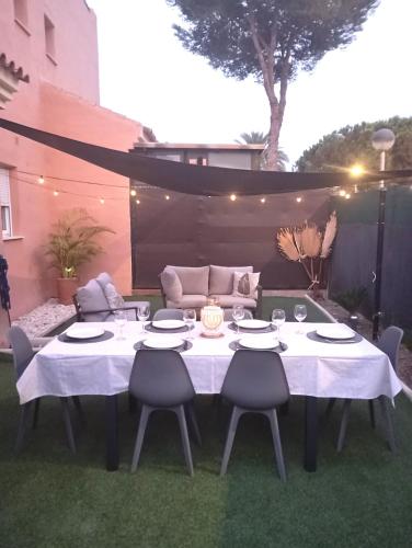 Casa Di Cotro bajo con gran jardín