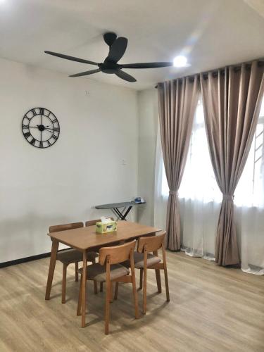 a dining room with a table and a ceiling fan at Homestay Syifa Gong Badak in Kampong Pengkalan Maras