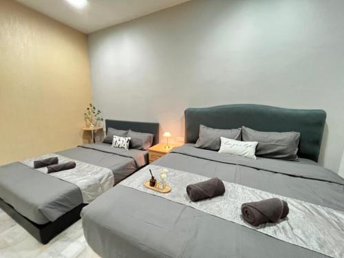 Katil atau katil-katil dalam bilik di YOLO4 4BR 10PAX CentralTown Netflix