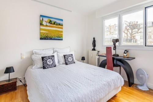 a bedroom with a bed and a desk and windows at Private bedrooms near Eiffel Tower in Paris