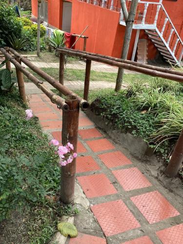 Κήπος έξω από το Hostal Las Hamacas ,Montaña Viva