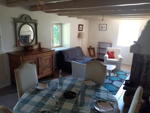 Gîte à la campagne, bain de soleil ou coin du feu