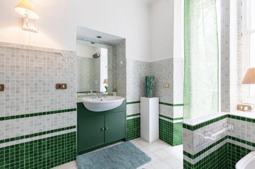 Spanish Steps Historic Apartment