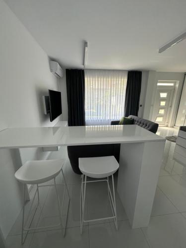 Studio Ina TV 또는 엔터테인먼트 센터