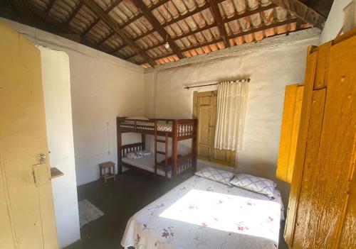 a bedroom with two beds in a room at HOSTEL DA LU e HOSPEDAGEM FATIMA in Pirenópolis