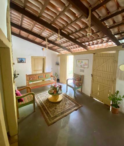 a living room with a couch and a table and chairs at HOSTEL DA LU e HOSPEDAGEM FATIMA in Pirenópolis