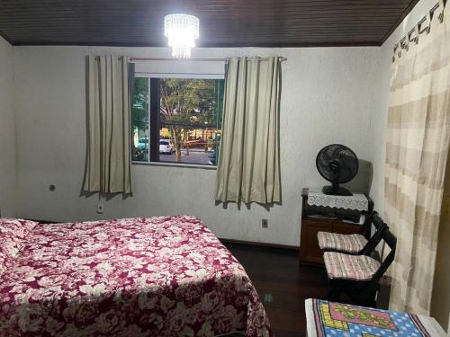 Una cama o camas en una habitación de Suíte Mar Doce Lar