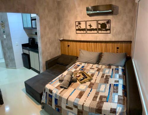 a bedroom with a bed with a quilt on it at Roda Gigante, garagem e piscina in Balneário Camboriú