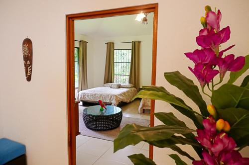 a room with a bedroom with a bed and a mirror at Quinta Playa Blanca in Punta Leona