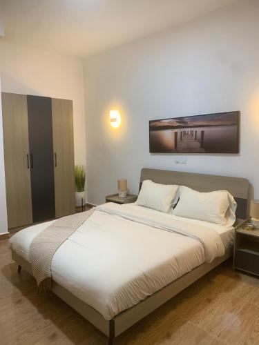 En eller flere senge i et værelse på Charmant appartement