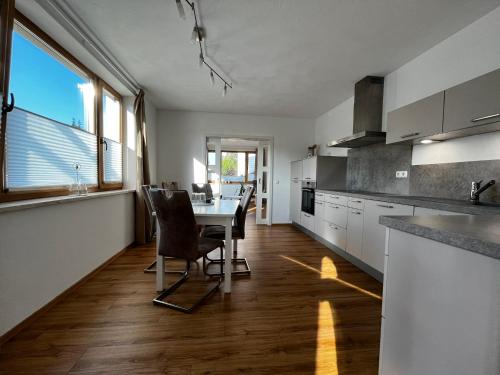Kuchyň nebo kuchyňský kout v ubytování LandschaftsTräume