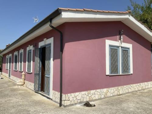Το κτήριο όπου στεγάζεται  η παραθεριστική κατοικία