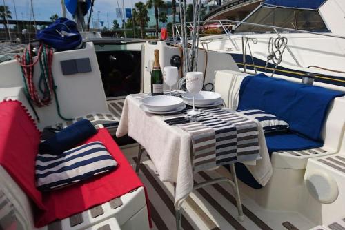 AMAZING FLAT IN CLASSIC SAILING BOAT in BARCELONA