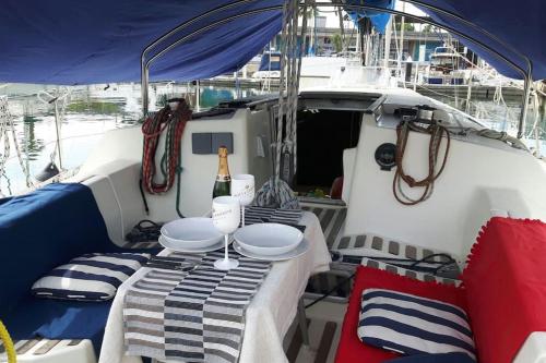 AMAZING FLAT IN CLASSIC SAILING BOAT in BARCELONA