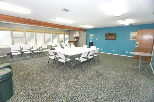 a conference room with a white table and chairs at Canterbury Inn in Ocean Shores