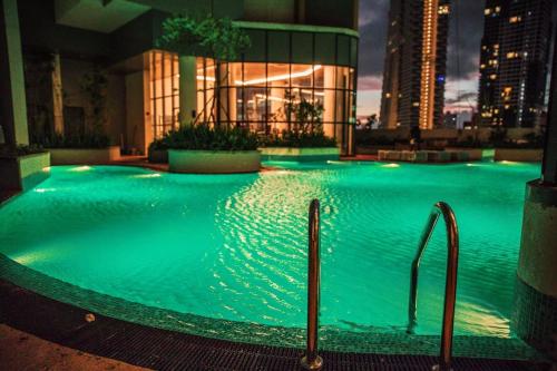 Bazén v ubytování Colombo Skyline Luxury Apartments at Tri-Zen - Pool and Amazing City Views nebo v jeho okolí