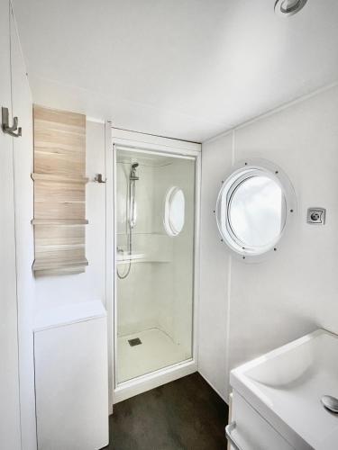 Ванная комната в AirCon Deluxe Mobilhome near Europapark