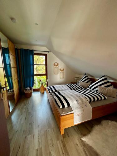 a bedroom with a large bed in a room at Ferienwohnung Molschleben in Molschleben