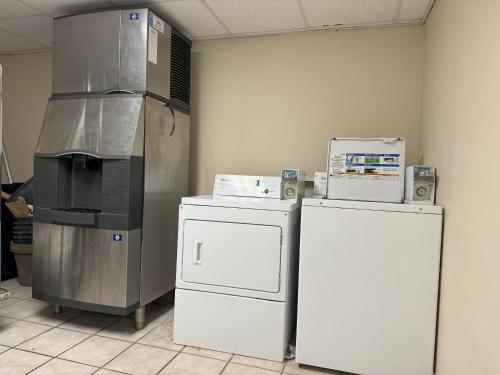 Kuchyň nebo kuchyňský kout v ubytování Sycamore Suites