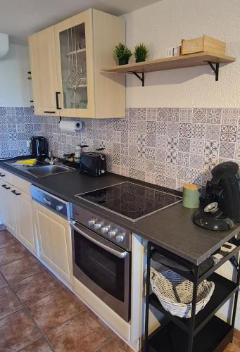a kitchen with a stove and a sink at Ferienwohnung Markelsbach in Much