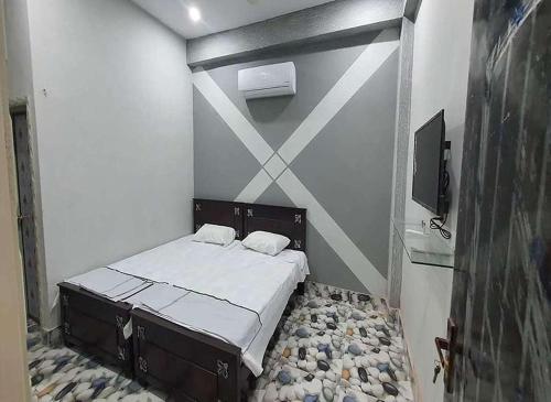 Postel nebo postele na pokoji v ubytování Al Qadir Residence