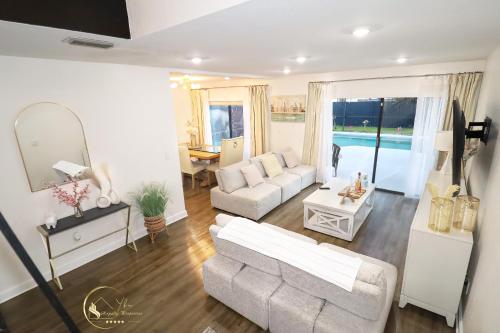 Posezení v ubytování Boho Villa Tampa with Private Pool & BBQ