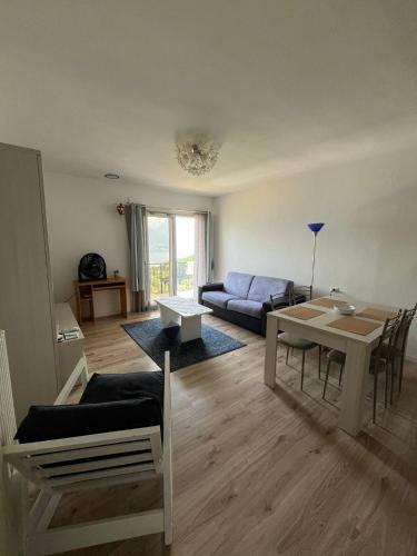 a living room with a couch and a table at PANORAMA,Cremia-casa LUISA in Cremia