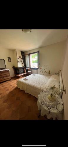 a bedroom with a large bed and a window at PANORAMA,Cremia-casa LUISA in Cremia