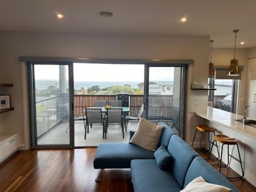 Χώρος καθιστικού στο Oceans 15- Stunning Home Ocean Views close to Wineries Restaurants and Golf Course