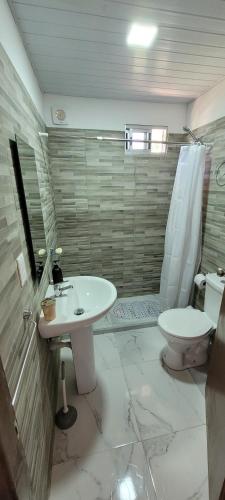 a bathroom with a sink and a toilet at La cabaña 2 dormitorios in Ocean Park