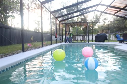 Bazén v ubytování Boho Villa Tampa with Private Pool & BBQ nebo v jeho okolí
