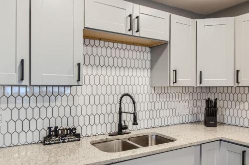Η κουζίνα ή μικρή κουζίνα στο Golden Gate Getaway home