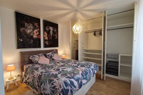 Postel nebo postele na pokoji v ubytování Modern Jungle - Colmar