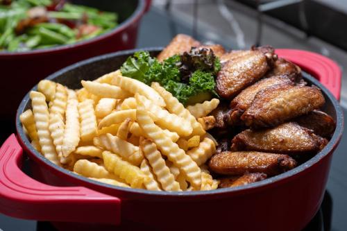 Jídlo v hotelu nebo okolí