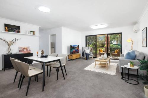 Foto de la galeria de Spacious 3BR Apt in Marsfield Near MQ Uni & Centre a Sydney