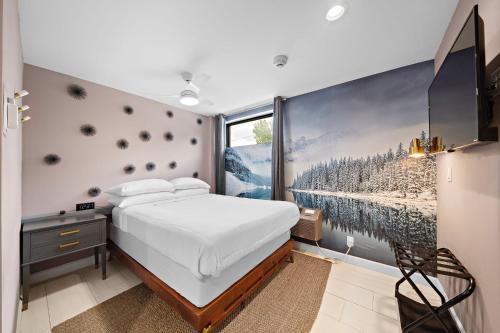 a bedroom with a bed and a large window at Wanderstay Boutique Hotel in Houston