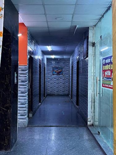 a hallway in a building with a long corridor at Hotel Shri Sai International, Sitamarhi in Dumra