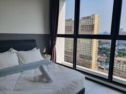 Ένα ή περισσότερα κρεβάτια σε δωμάτιο στο Urban Suites Penang P2 LDL WL