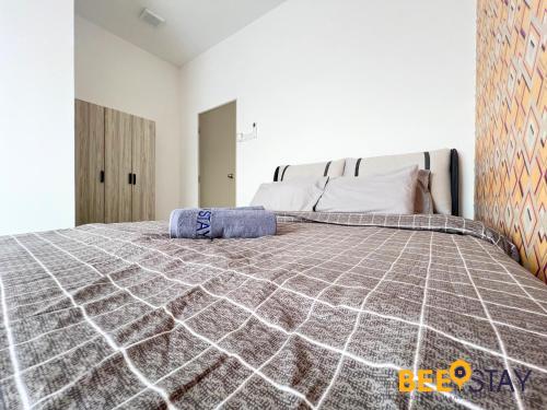 a bedroom with a large bed in a room at Youth City Residence Family Suite KLIA AEON Mall Nilai USIM in Nilai